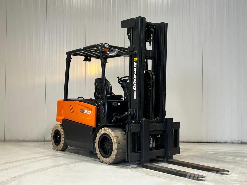 Doosan B50X-7 شاحنات ذات رافعات شوكية تعمل بالكهرباء