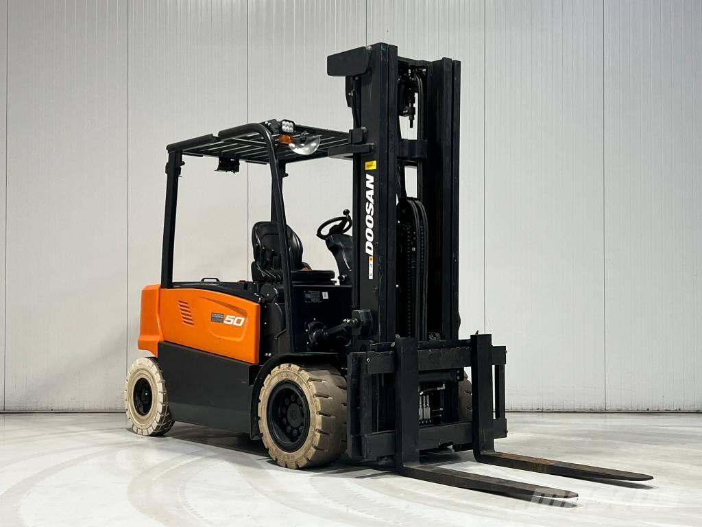Doosan B50X-7 شاحنات ذات رافعات شوكية تعمل بالكهرباء