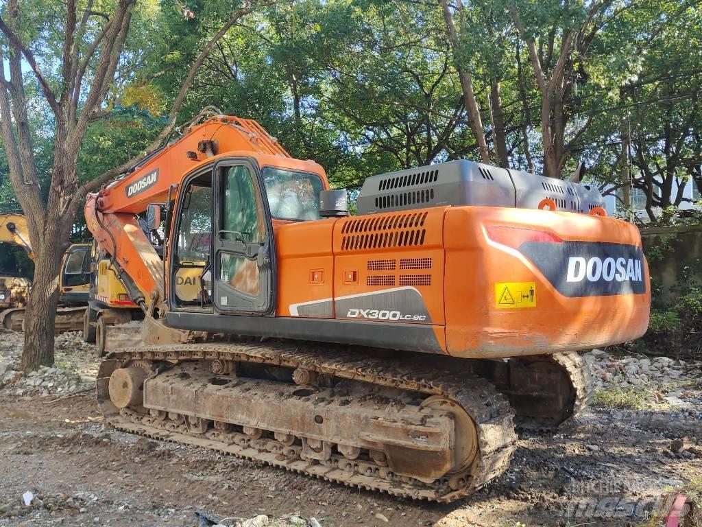 Doosan DX 300 LC حفارات زحافة