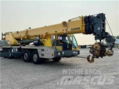 Grove TMS800E رافعات مجنزرة