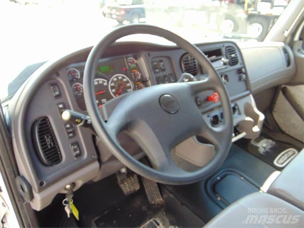 PM PL 74 شاحنات الرافعات