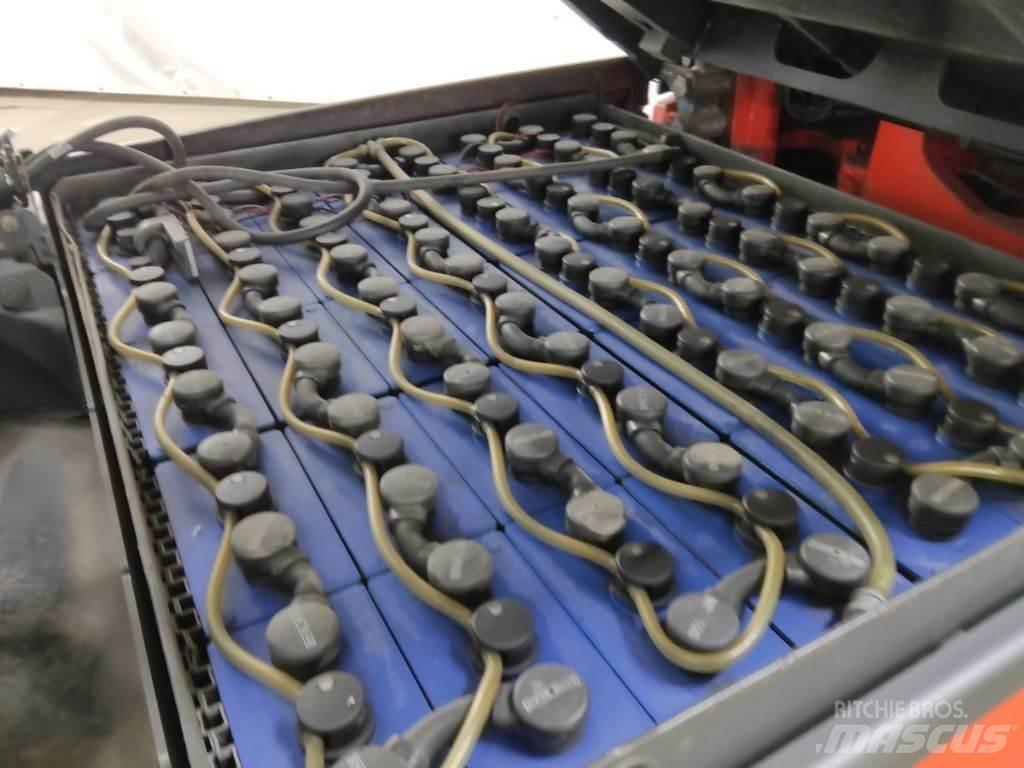 Linde E30L-01 شاحنات ذات رافعات شوكية تعمل بالكهرباء