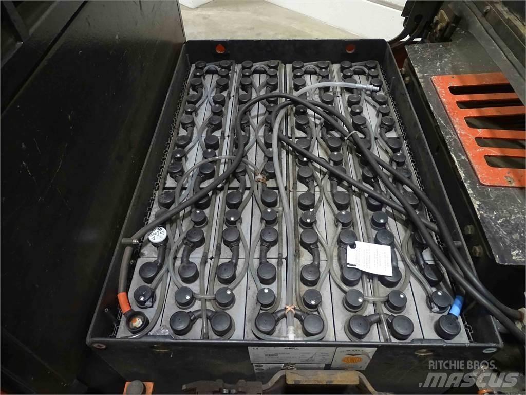 Linde P250 شاحنة قاطرة