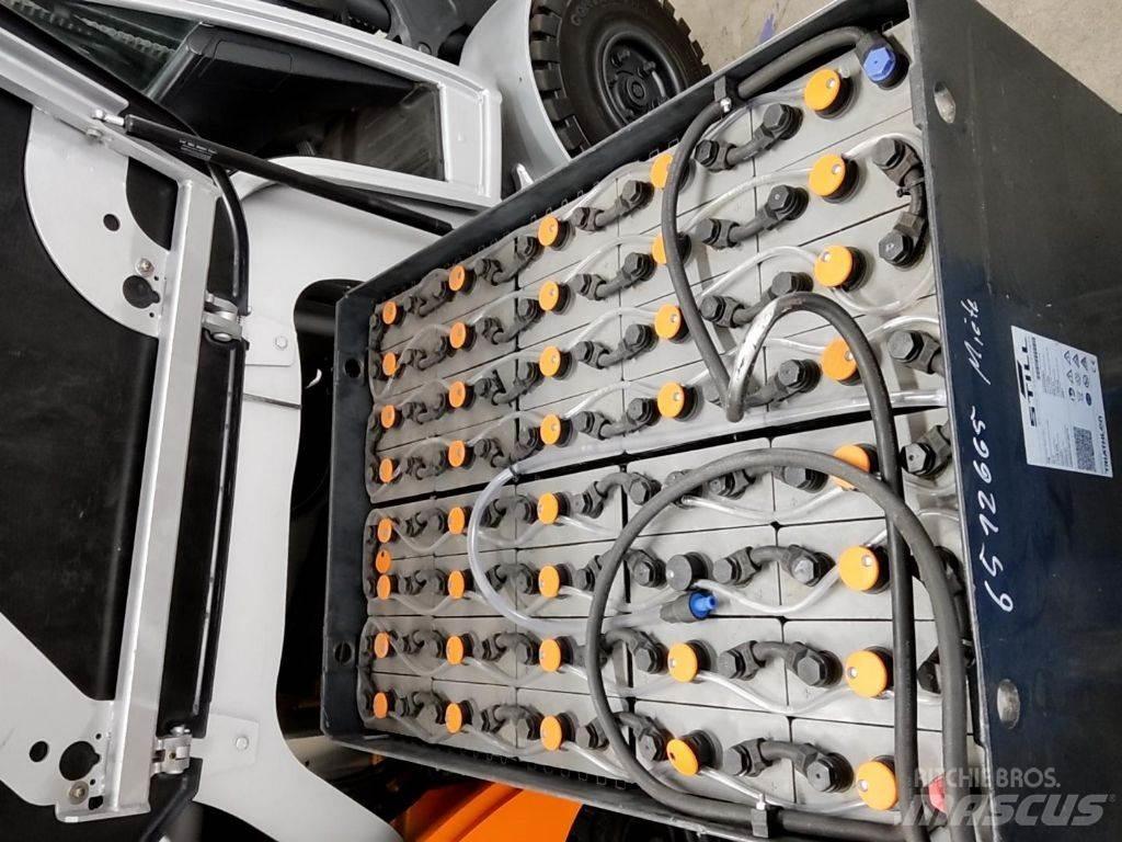 Still RX60-25 شاحنات ذات رافعات شوكية تعمل بالكهرباء