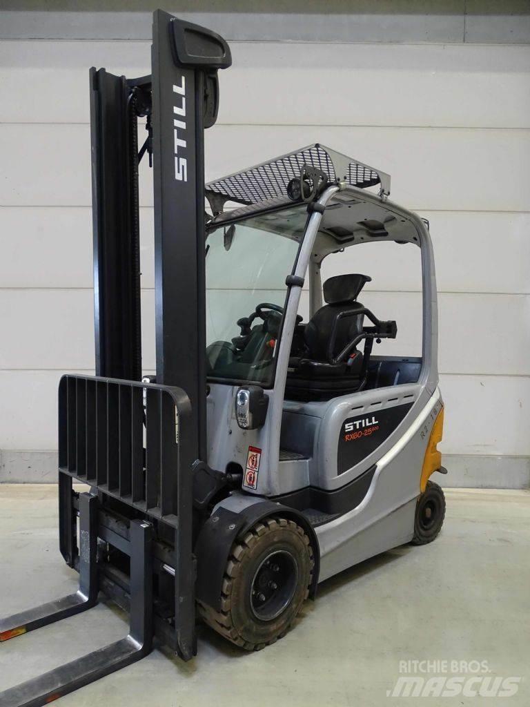 Still RX60-25 شاحنات ذات رافعات شوكية تعمل بالكهرباء