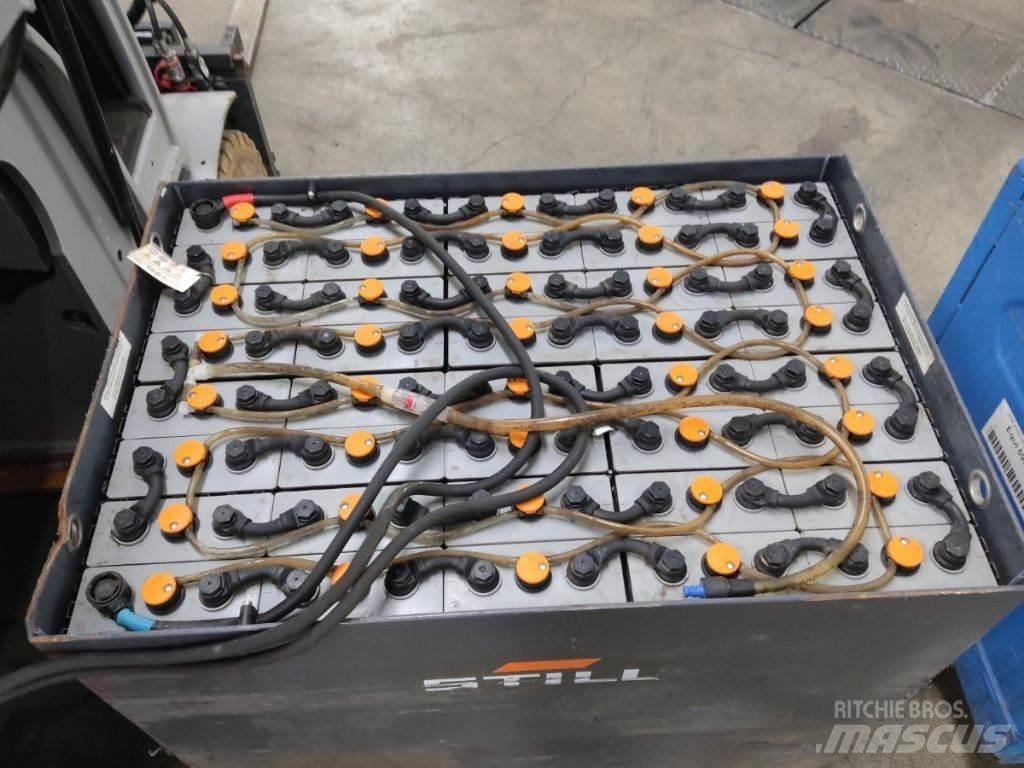 Still RX60-25 شاحنات ذات رافعات شوكية تعمل بالكهرباء