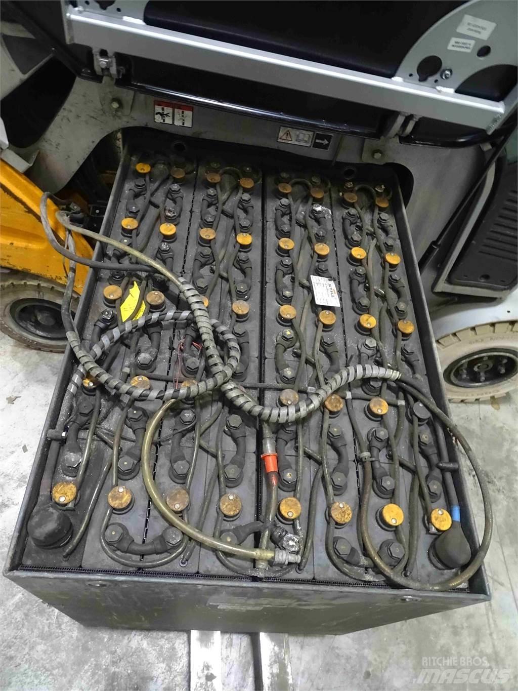 Still RX60-25 شاحنات ذات رافعات شوكية تعمل بالكهرباء