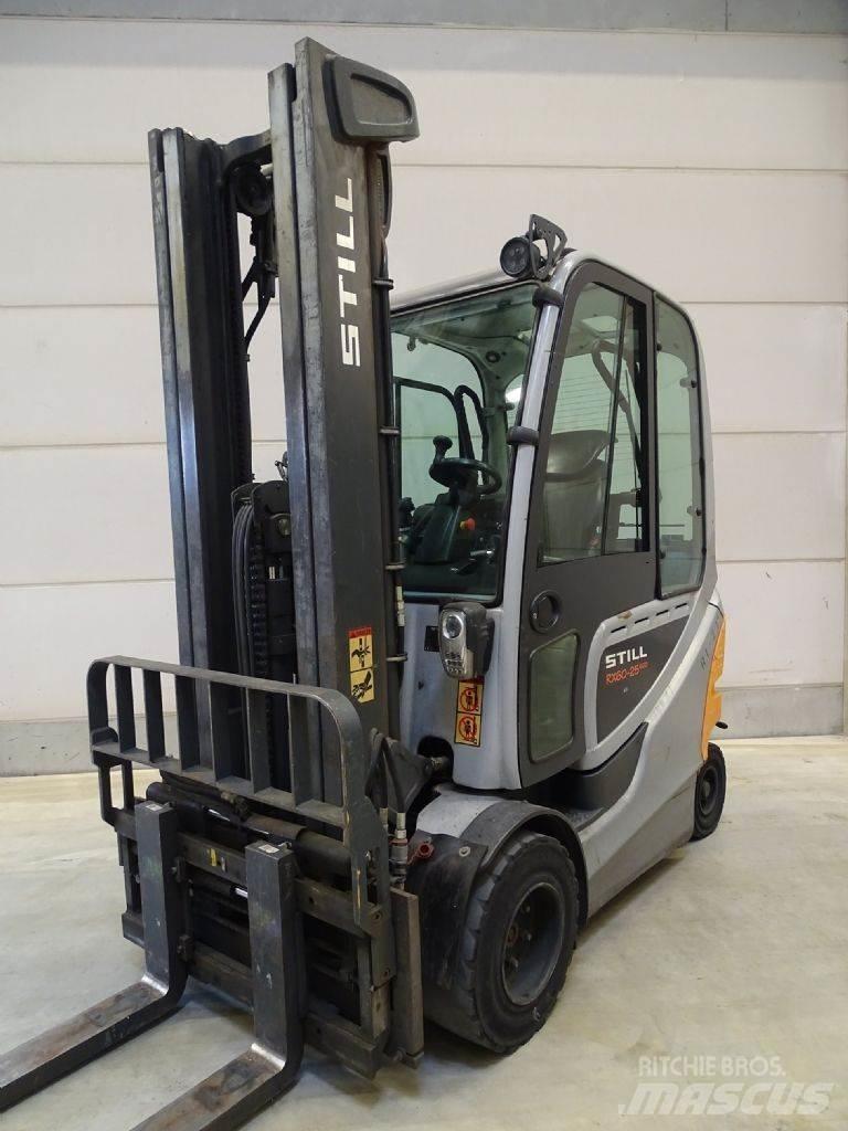 Still RX60-25/600 شاحنات ذات رافعات شوكية تعمل بالكهرباء
