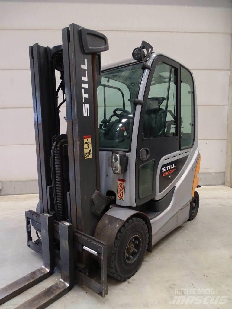 Still RX60-25/600 شاحنات ذات رافعات شوكية تعمل بالكهرباء