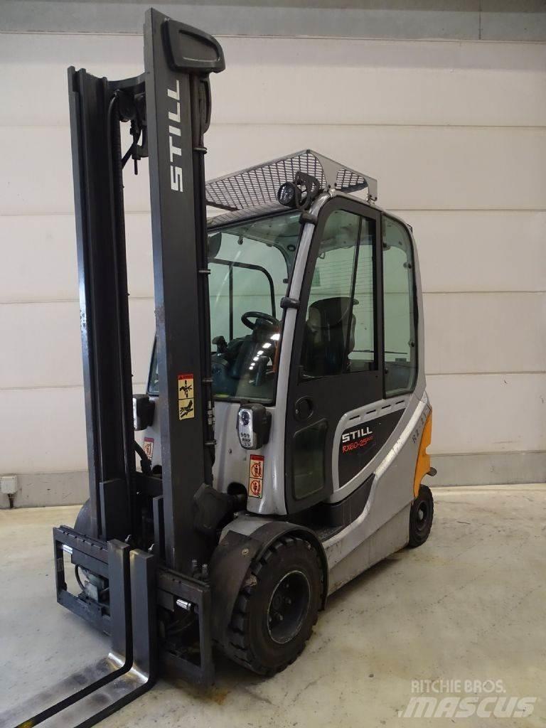 Still RX60-25/600 شاحنات ذات رافعات شوكية تعمل بالكهرباء