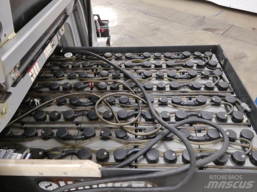 Still RX60-30L شاحنات ذات رافعات شوكية تعمل بالكهرباء