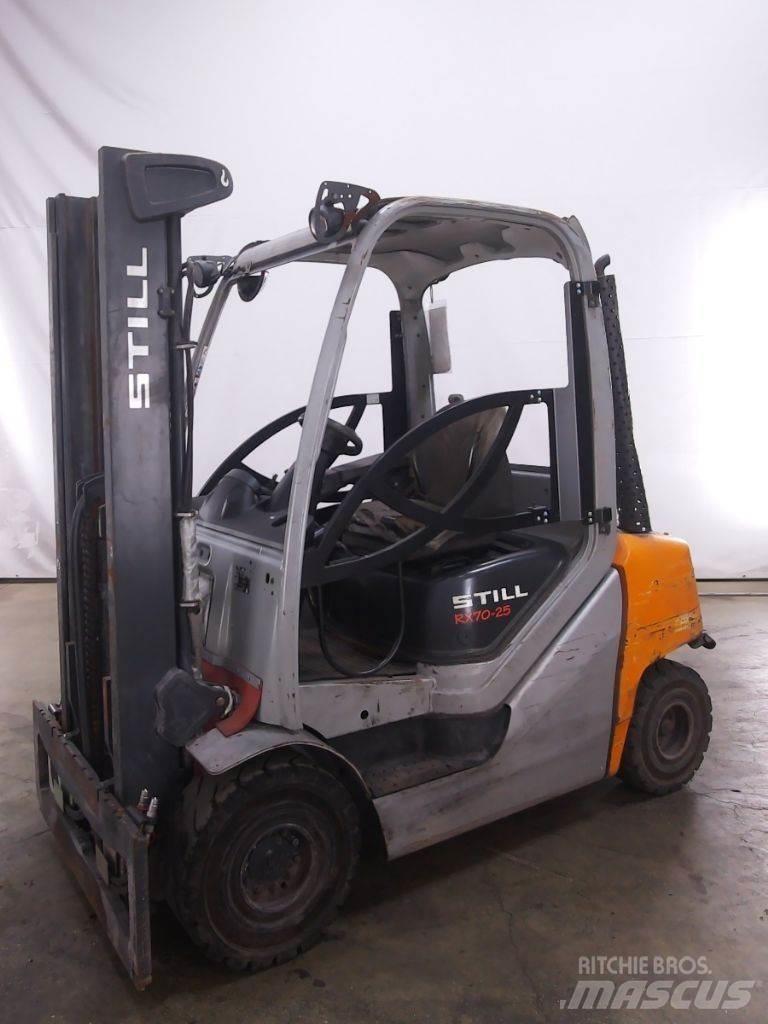 Still RX70-25 شاحنات الديزل