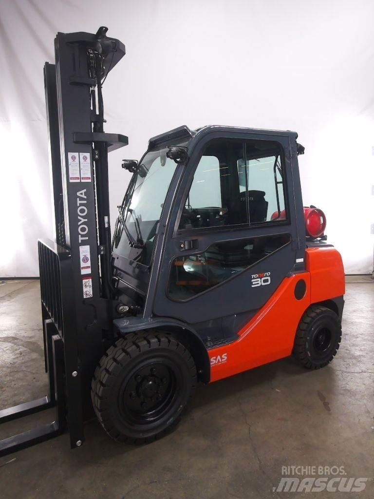 Toyota 02-8FGF30 شاحنات LPG