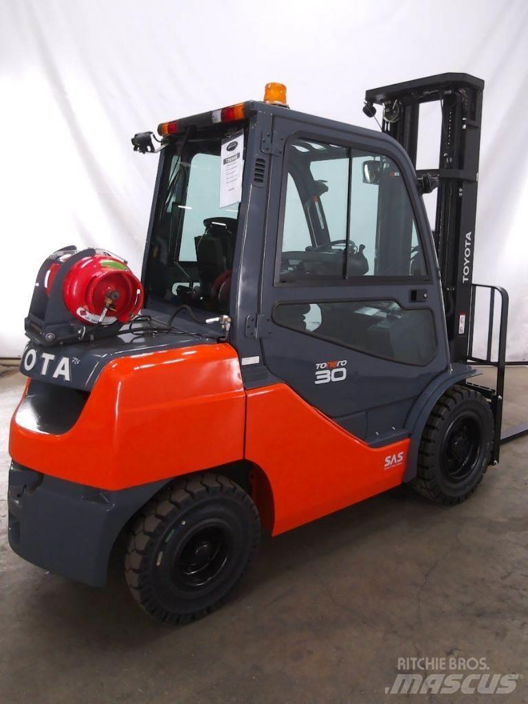 Toyota 02-8FGF30 شاحنات LPG