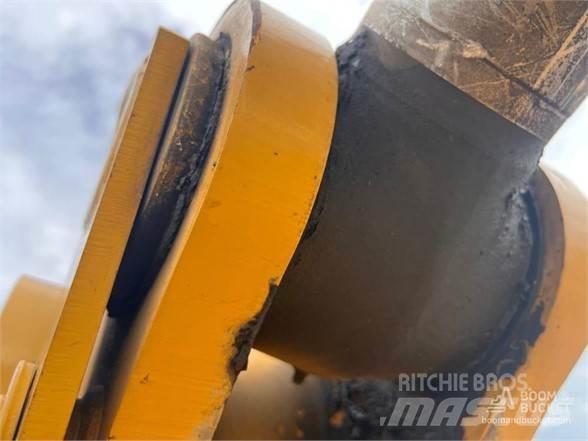 CAT 320 حفارات زحافة