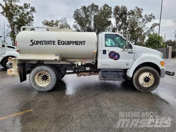 Ford F750 صهاريج مياه