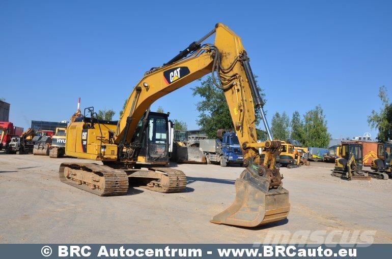 CAT 320 حفارات زحافة