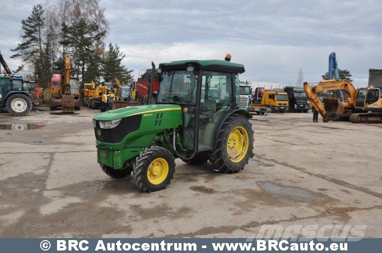 John Deere 5085 الجرارات