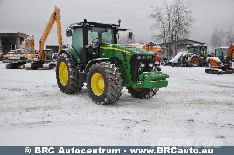 John Deere 8245R الجرارات