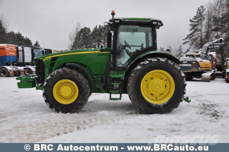 John Deere 8245R الجرارات