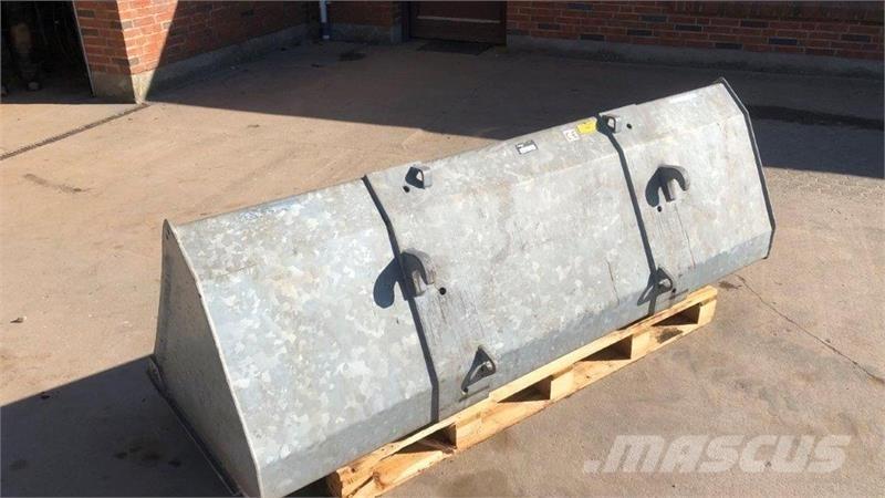 Fliegl  لوادر وحفارات أمامية