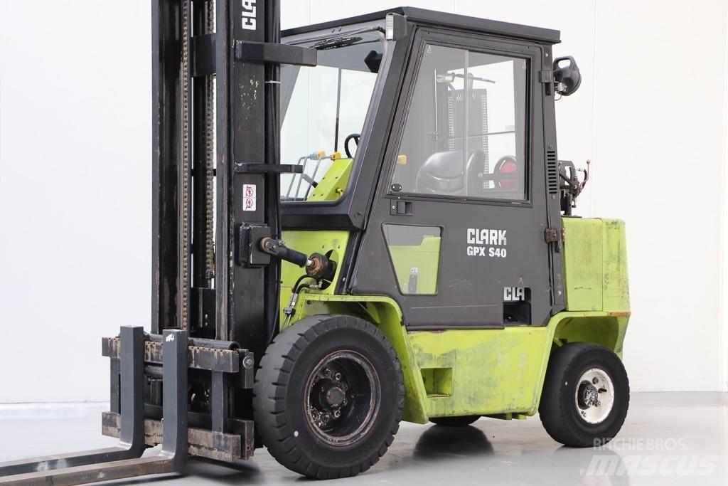 Clark GPX 40 شاحنات LPG
