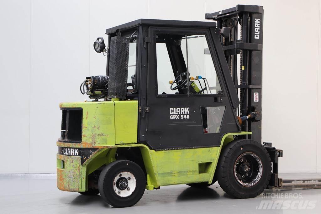 Clark GPX 40 شاحنات LPG