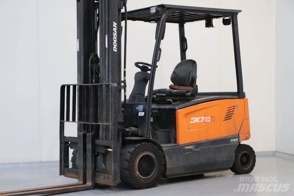 Doosan B30X-7 شاحنات ذات رافعات شوكية تعمل بالكهرباء