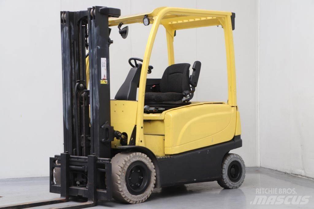 Hyster J2.2XN شاحنات ذات رافعات شوكية تعمل بالكهرباء