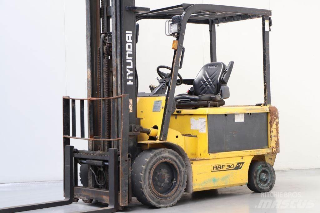 Hyundai HBF30-7 شاحنات ذات رافعات شوكية تعمل بالكهرباء