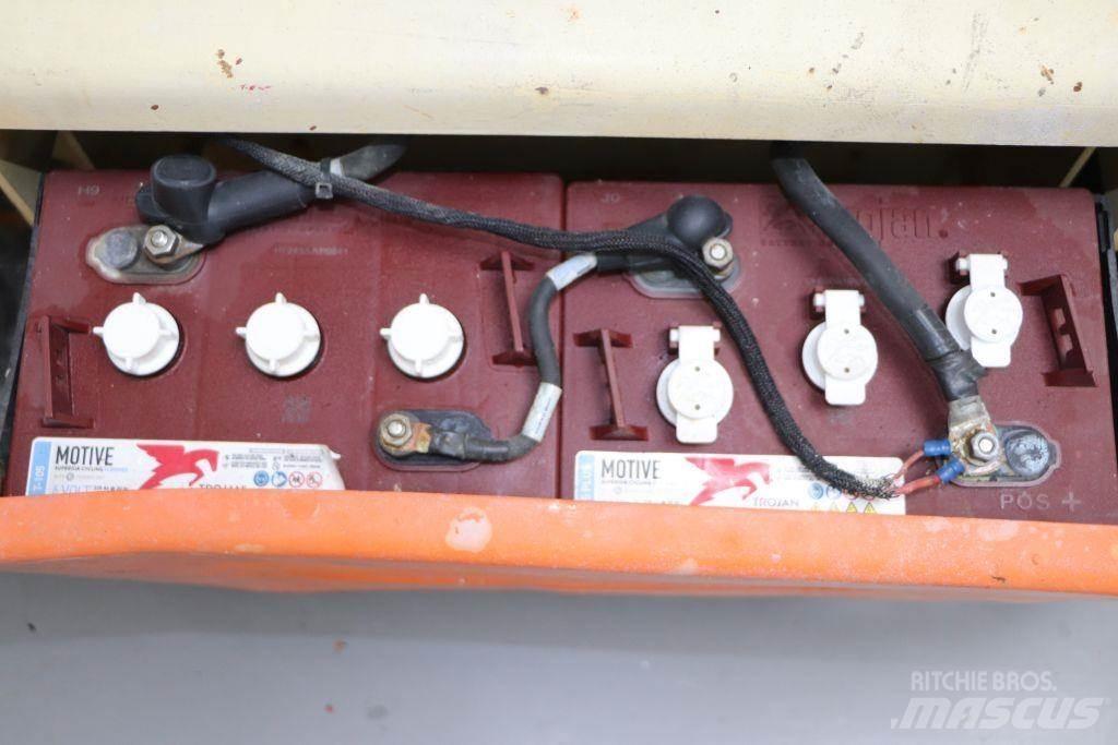 JLG 3246 ES رافعات مقصية الشكل