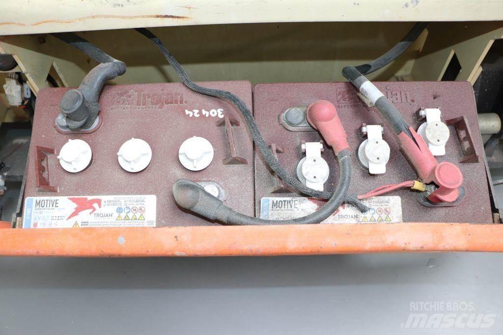 JLG 3246 ES رافعات مقصية الشكل