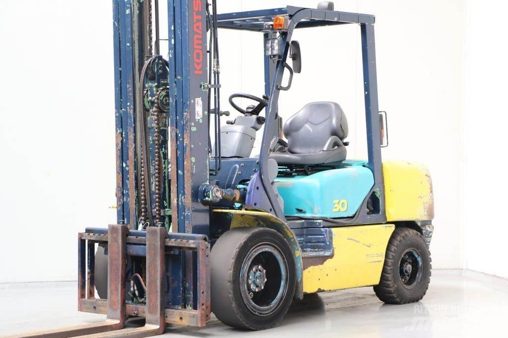 Komatsu FD30HT-12 شاحنات الديزل