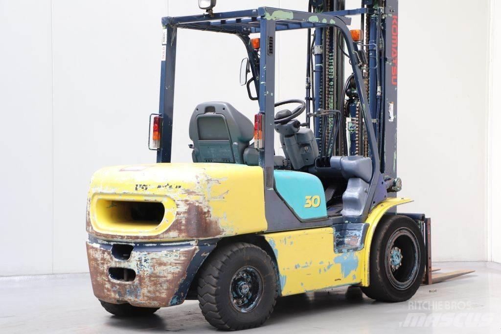 Komatsu FD30HT-12 شاحنات الديزل