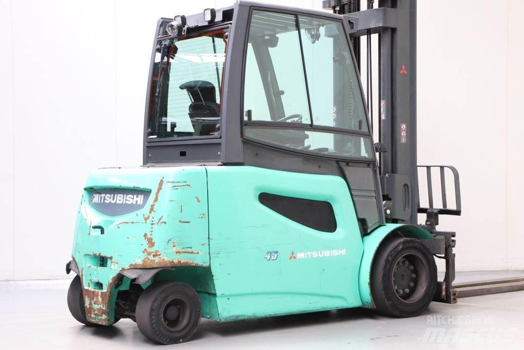 Mitsubishi FB45 2 شاحنات ذات رافعات شوكية تعمل بالكهرباء
