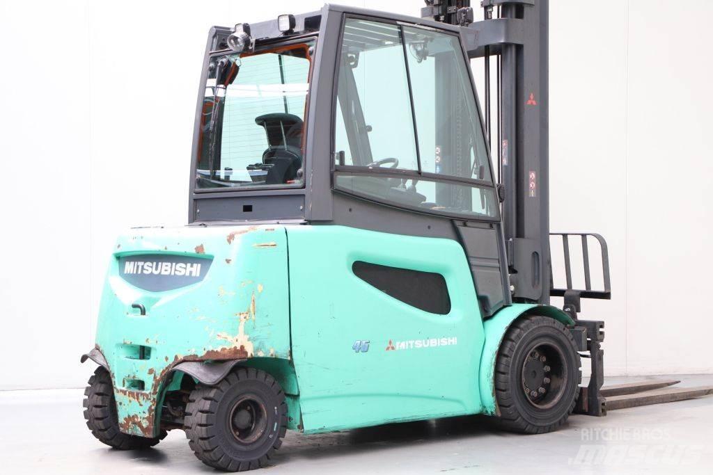 Mitsubishi FB45 2 شاحنات ذات رافعات شوكية تعمل بالكهرباء