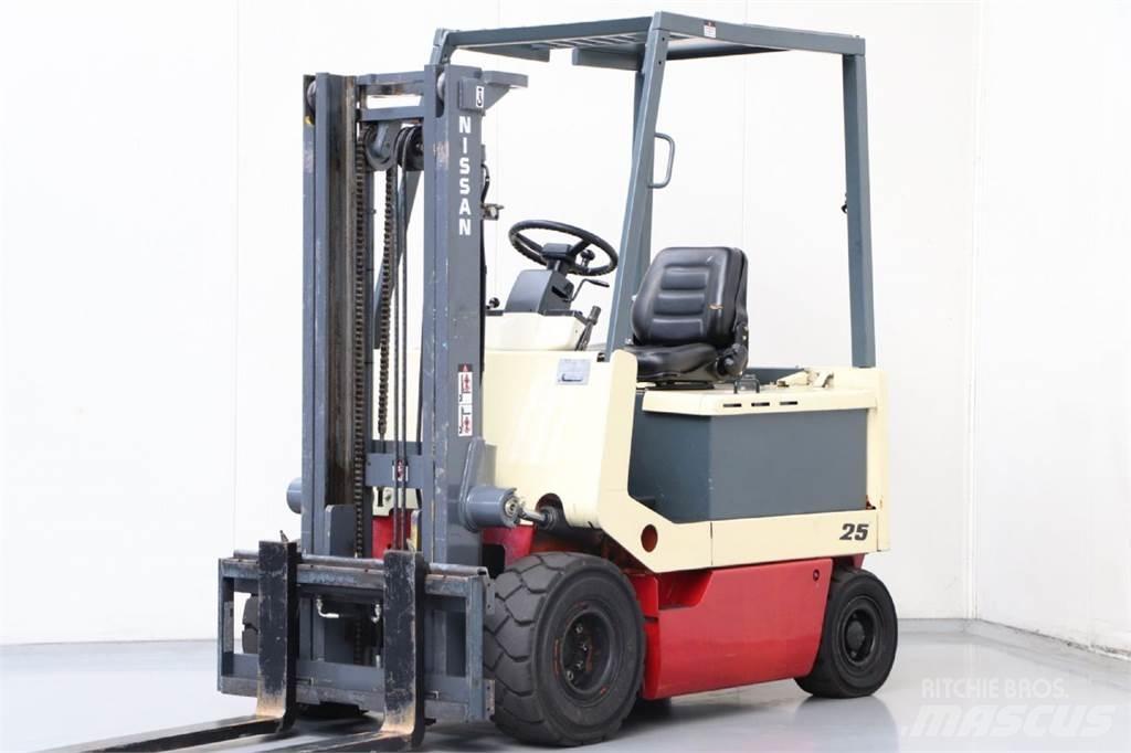 Nissan UM02L25U شاحنات ذات رافعات شوكية تعمل بالكهرباء