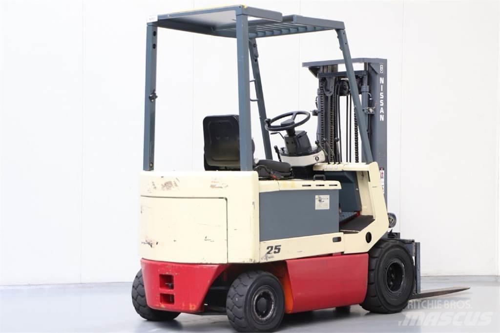 Nissan UM02L25U شاحنات ذات رافعات شوكية تعمل بالكهرباء