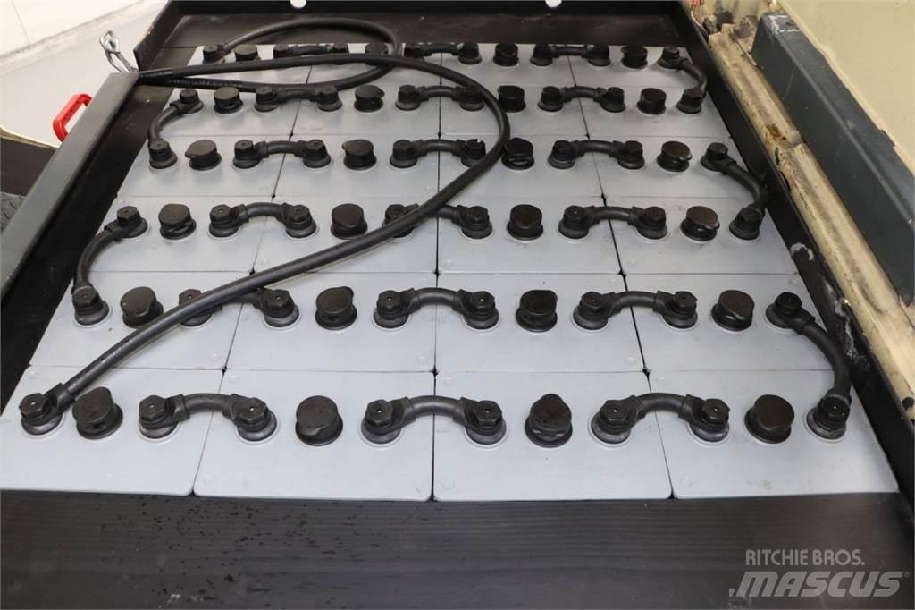 Nissan UM02L25U شاحنات ذات رافعات شوكية تعمل بالكهرباء