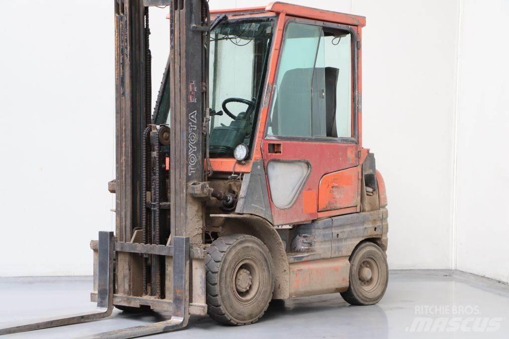 Toyota 02-6FDF18 شاحنات الديزل
