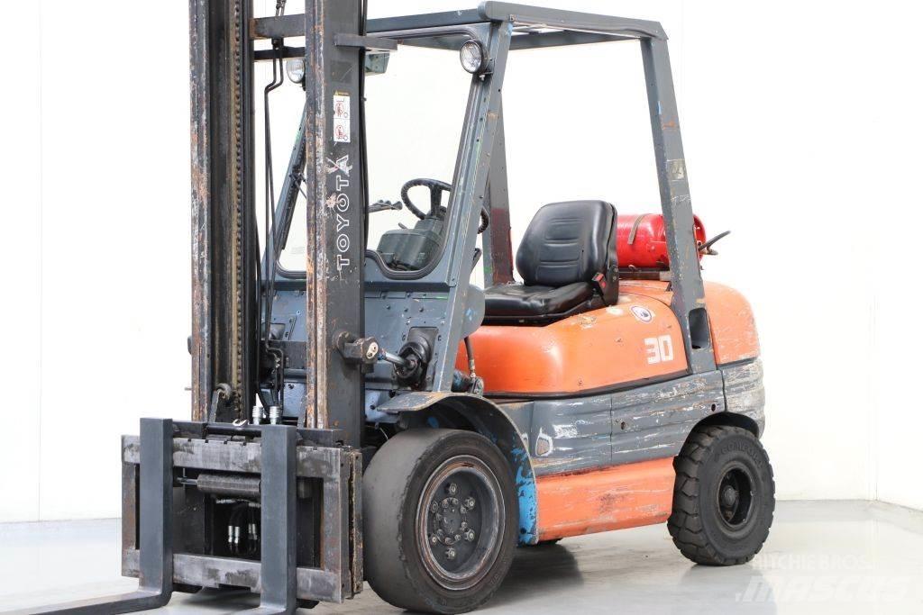 Toyota 02-6FGF30 شاحنات LPG