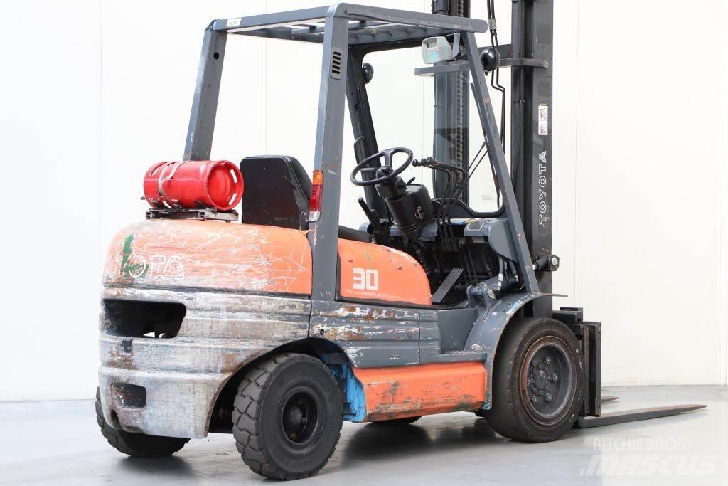 Toyota 02-6FGF30 شاحنات LPG