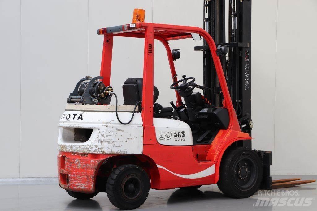 Toyota 02-7FGF30 شاحنات LPG