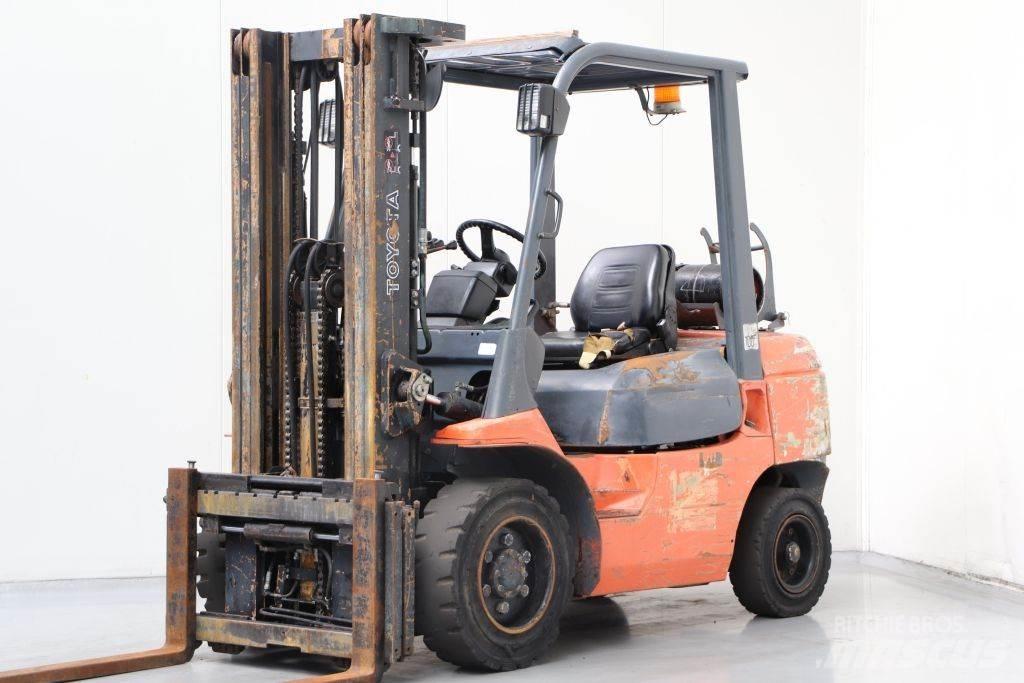 Toyota 02-7FGF30 شاحنات LPG