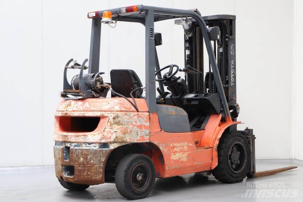 Toyota 02-7FGF30 شاحنات LPG
