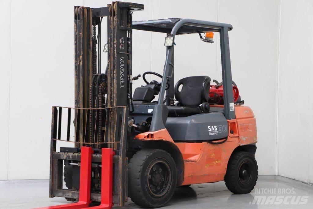 Toyota 02-7FGF30 شاحنات LPG