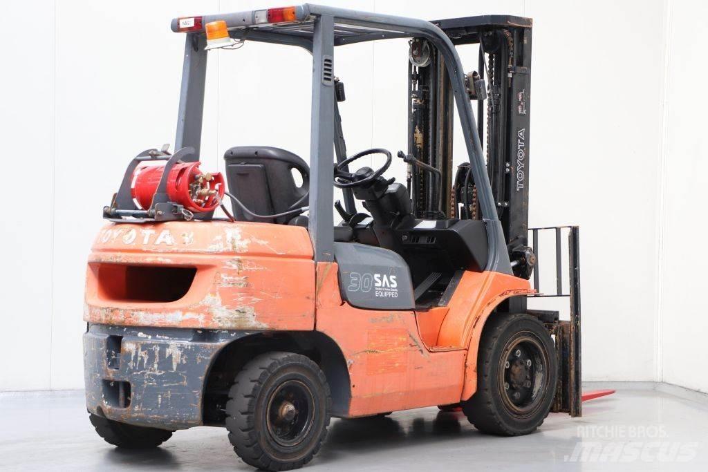 Toyota 02-7FGF30 شاحنات LPG