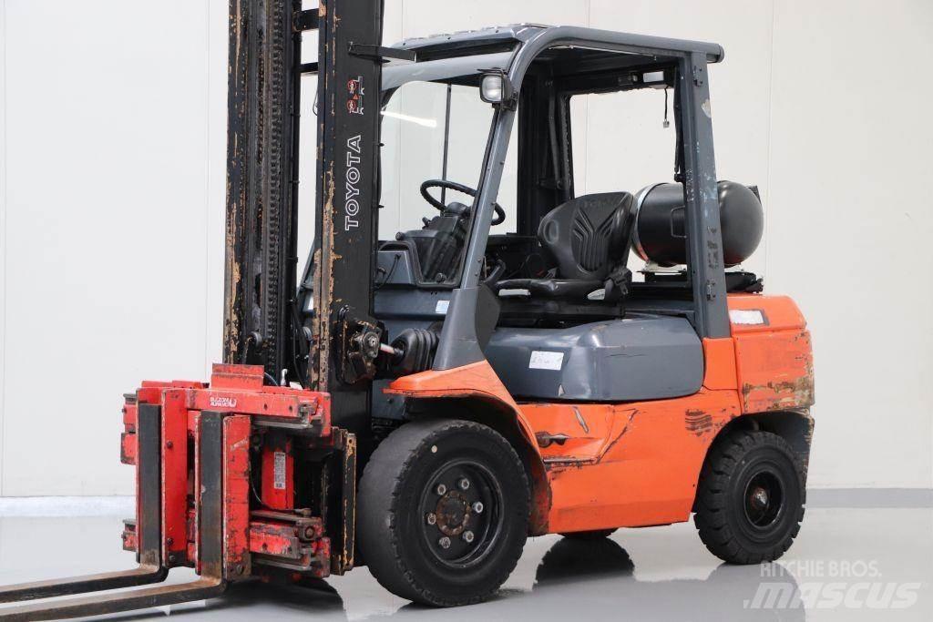 Toyota 02-7FGJF35 شاحنات LPG