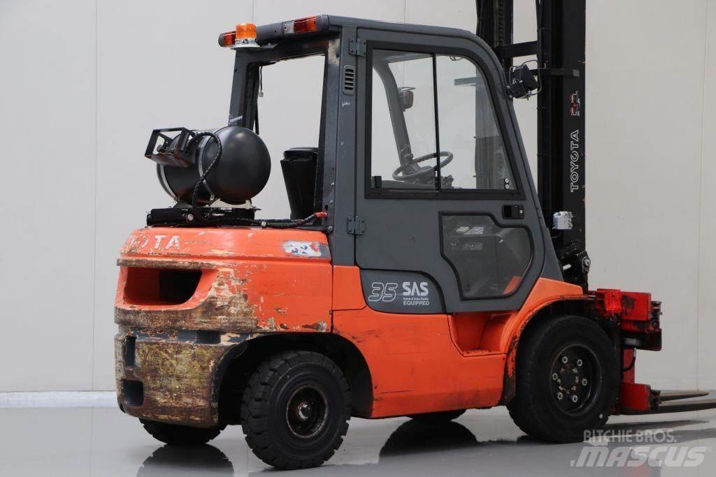 Toyota 02-7FGJF35 شاحنات LPG
