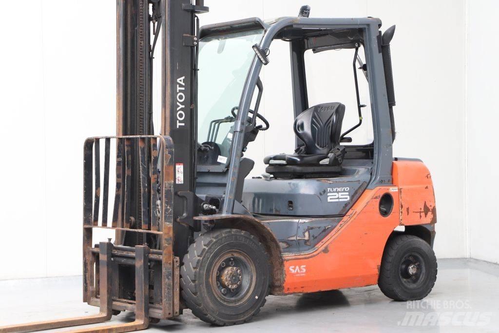 Toyota 02-8FDF25 شاحنات الديزل